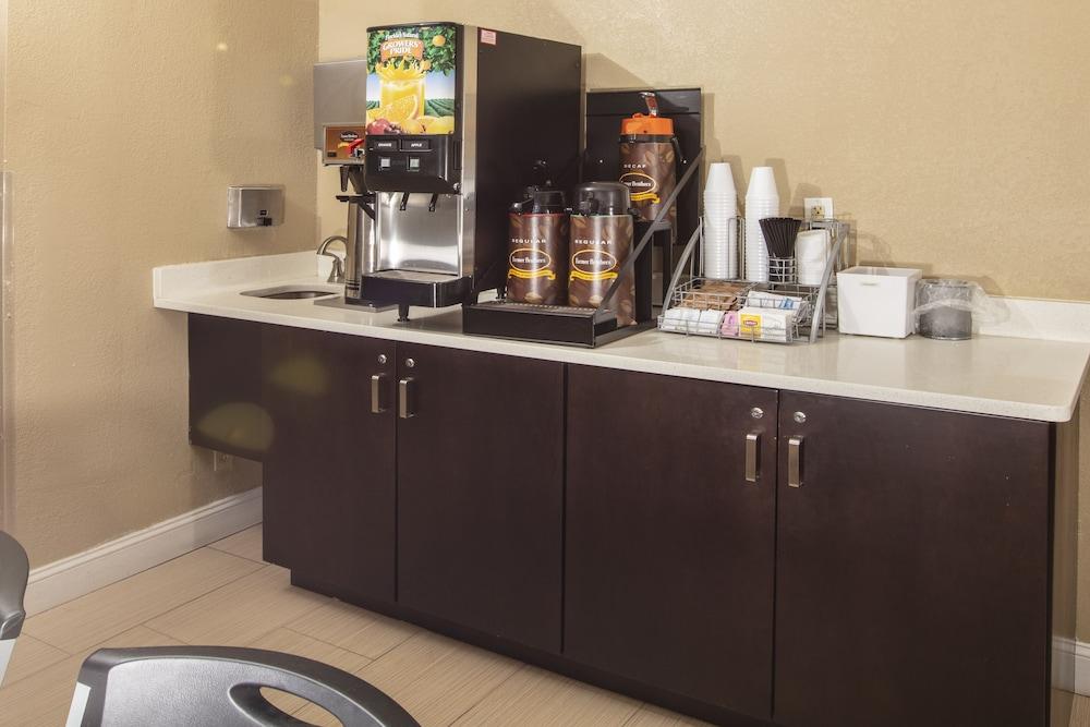 Super 8 By Wyndham St Charles Ξενοδοχείο Saint Charles Εξωτερικό φωτογραφία