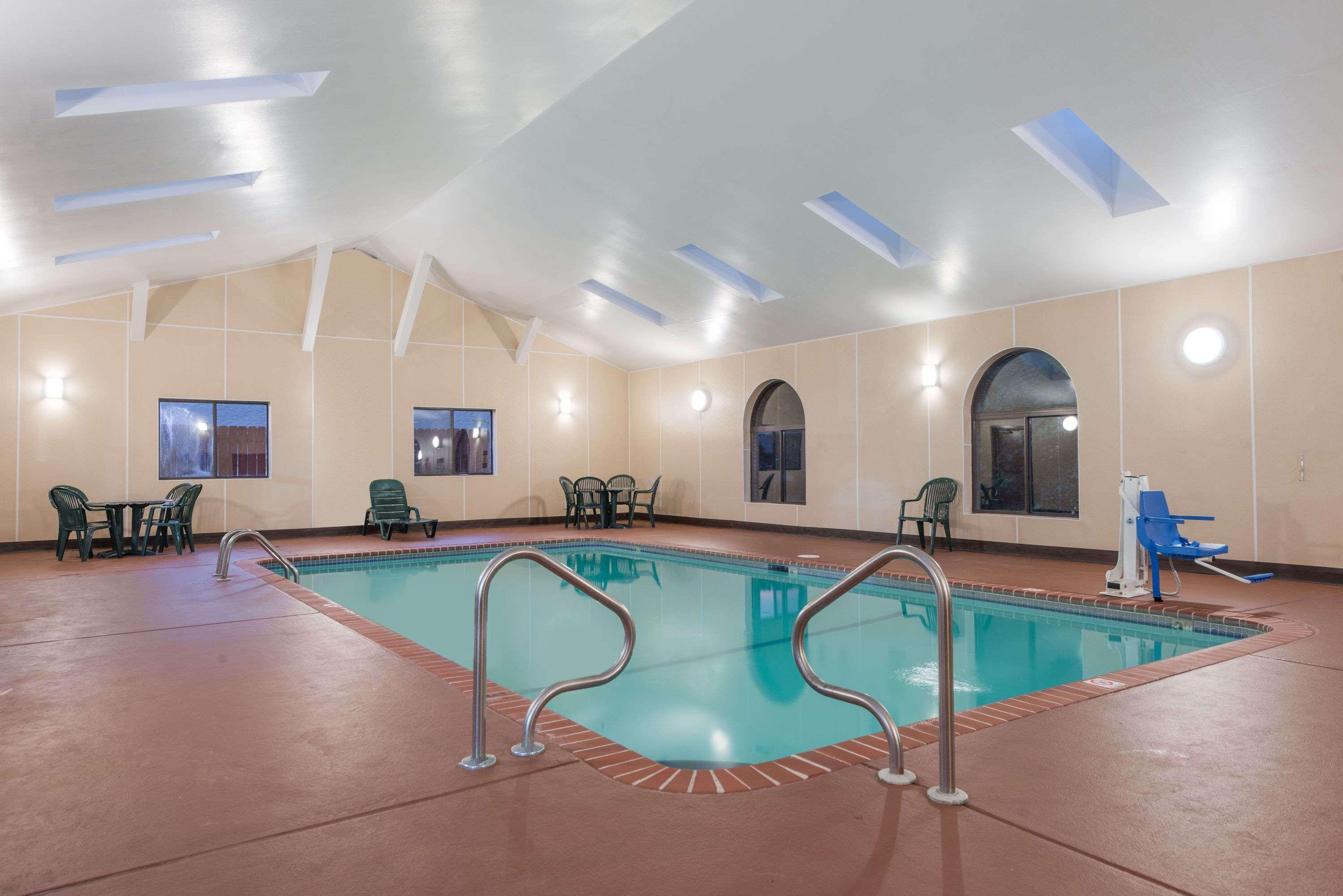 Super 8 By Wyndham St Charles Ξενοδοχείο Saint Charles Εξωτερικό φωτογραφία