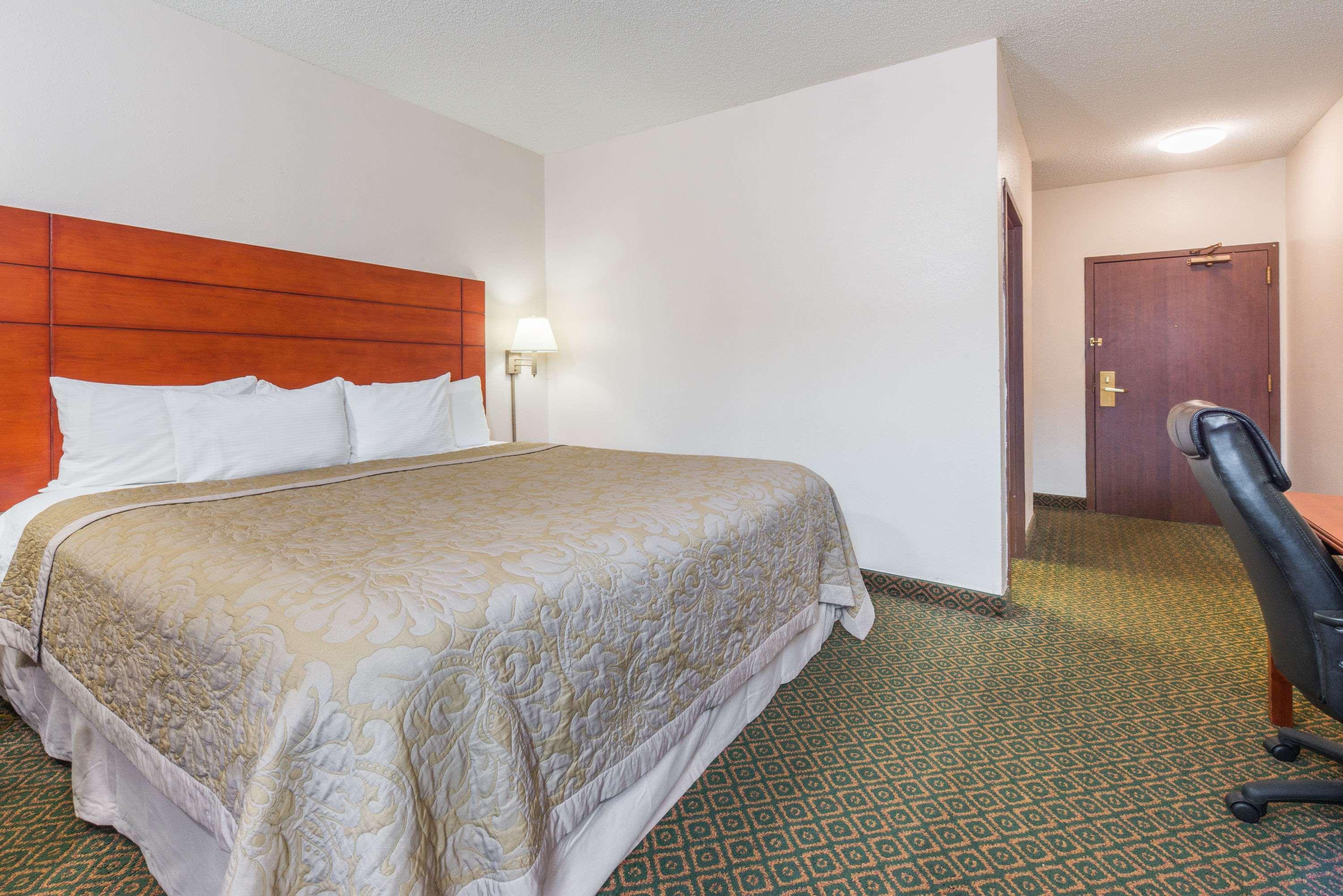 Super 8 By Wyndham St Charles Ξενοδοχείο Saint Charles Εξωτερικό φωτογραφία