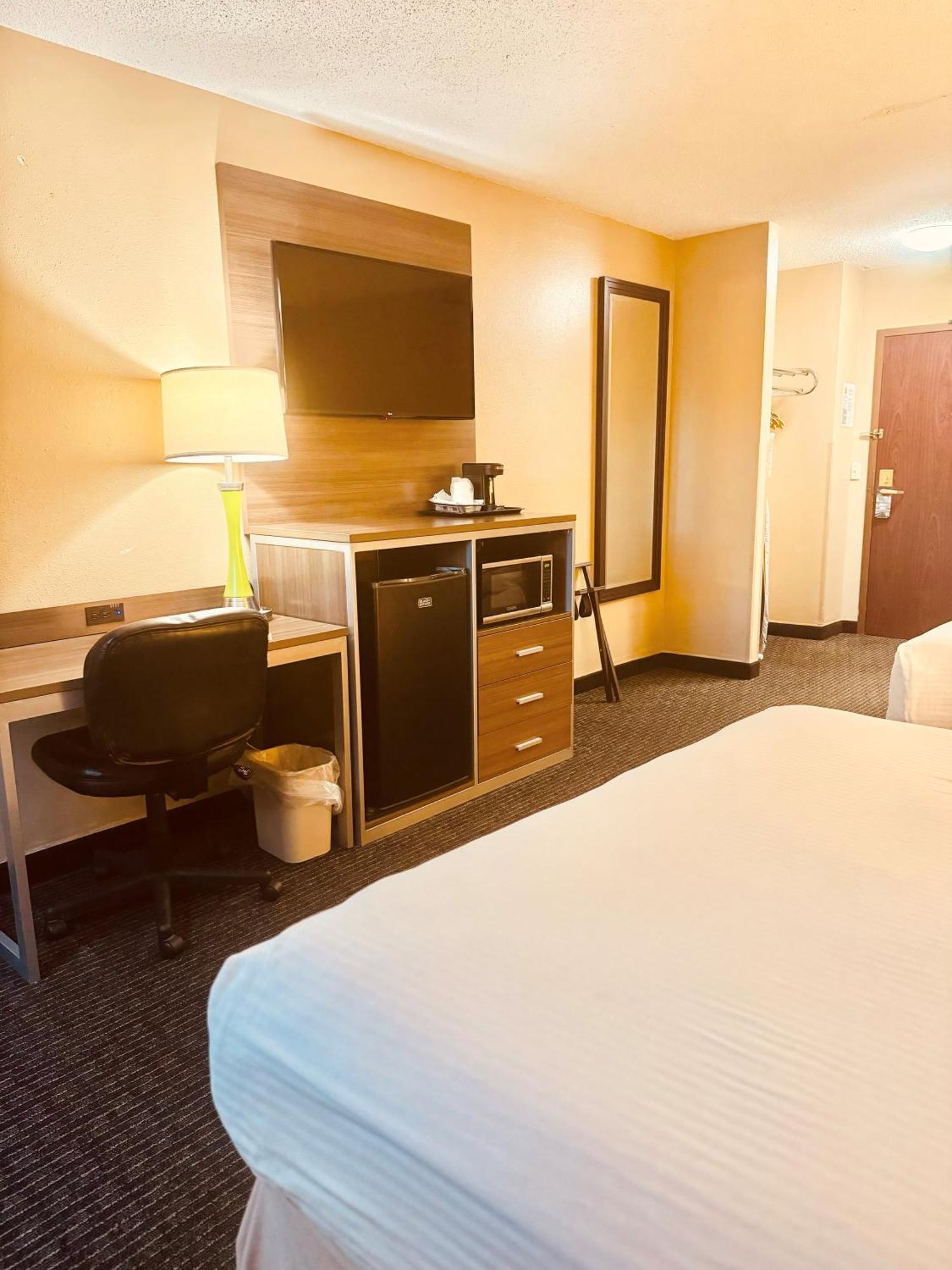 Super 8 By Wyndham St Charles Ξενοδοχείο Saint Charles Εξωτερικό φωτογραφία