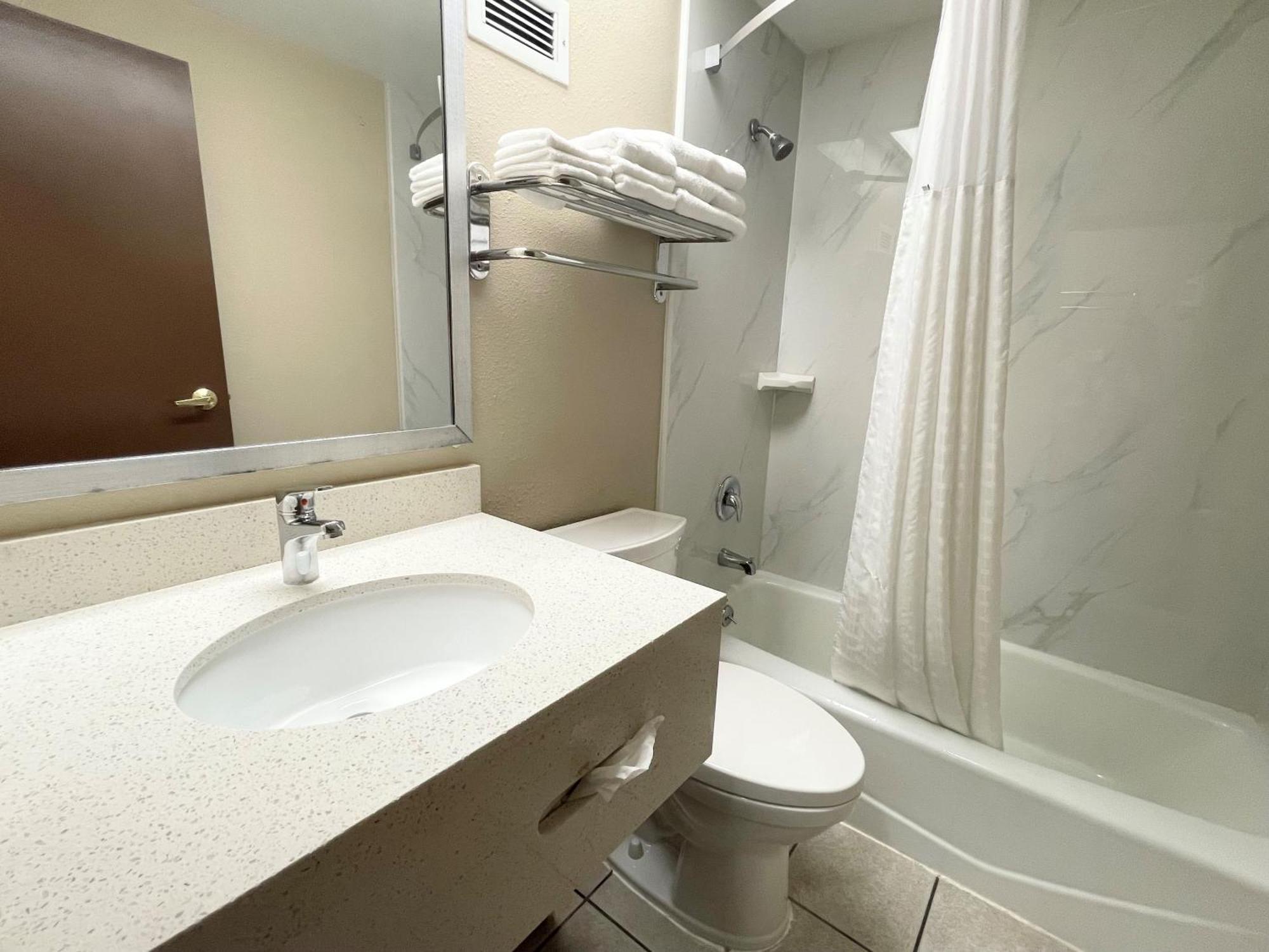 Super 8 By Wyndham St Charles Ξενοδοχείο Saint Charles Εξωτερικό φωτογραφία