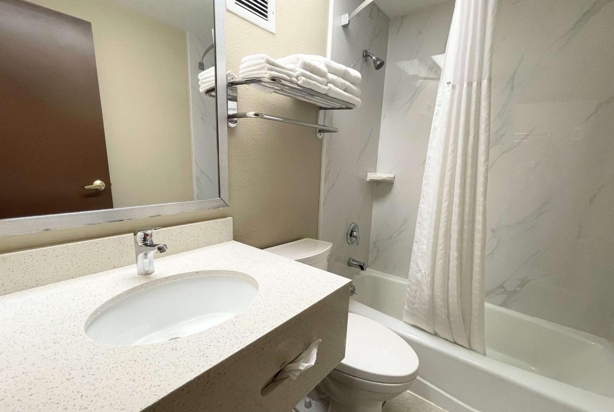 Super 8 By Wyndham St Charles Ξενοδοχείο Saint Charles Εξωτερικό φωτογραφία
