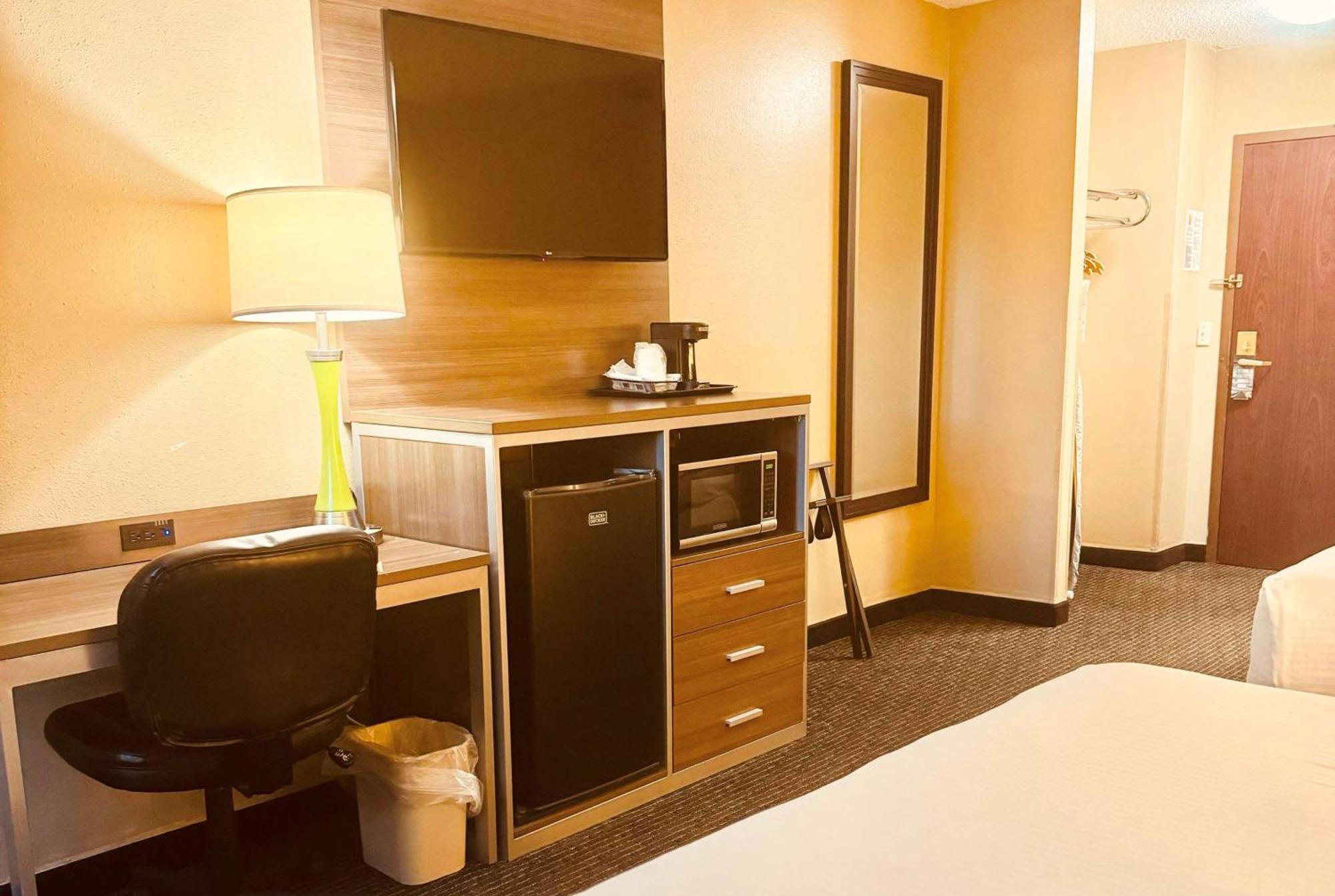 Super 8 By Wyndham St Charles Ξενοδοχείο Saint Charles Εξωτερικό φωτογραφία