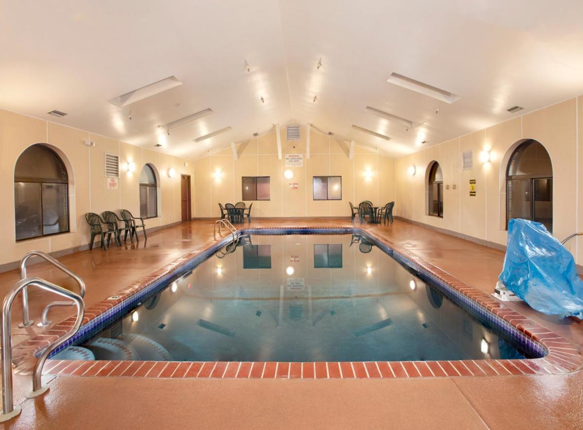 Super 8 By Wyndham St Charles Ξενοδοχείο Saint Charles Εξωτερικό φωτογραφία