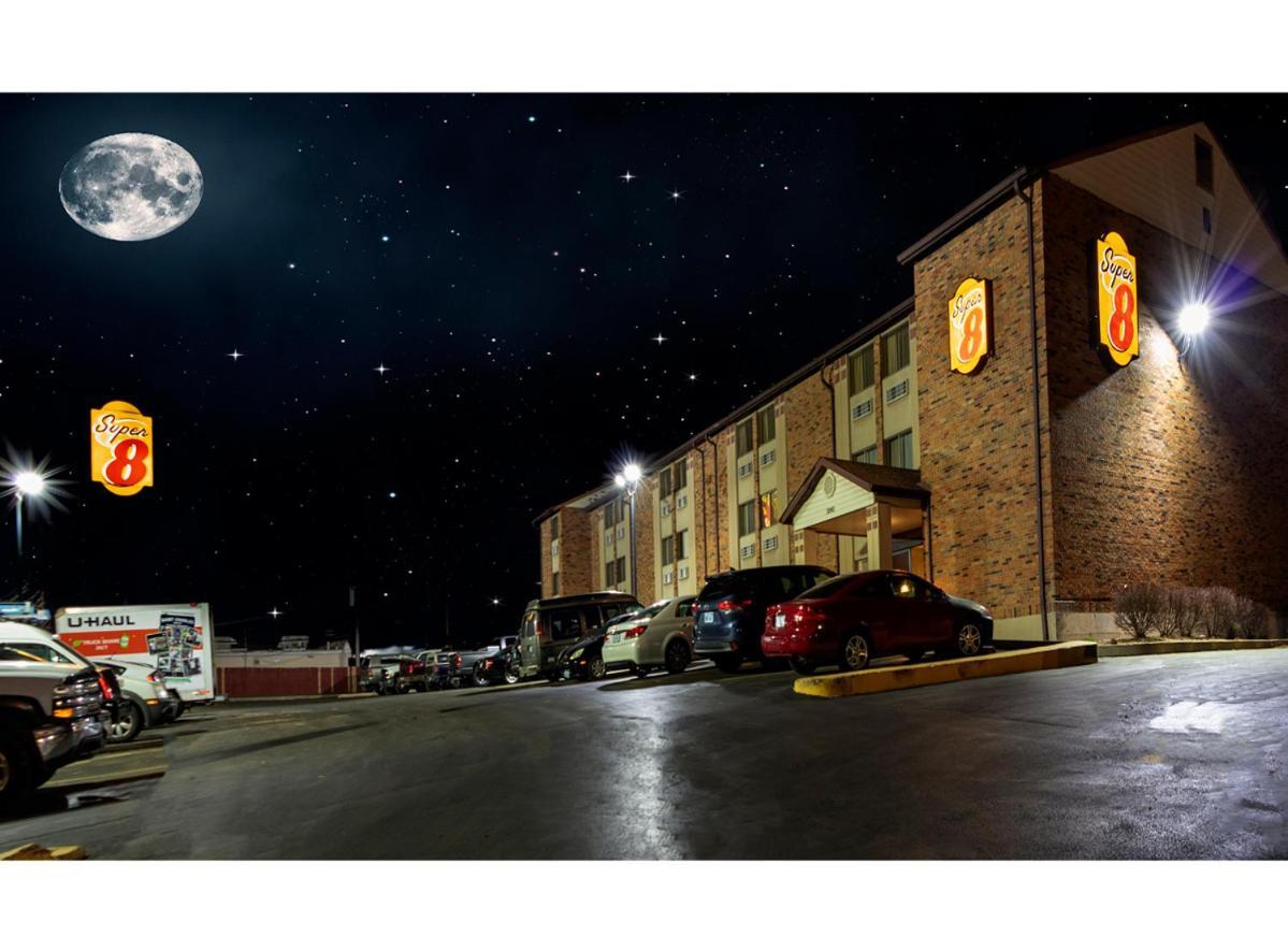 Super 8 By Wyndham St Charles Ξενοδοχείο Saint Charles Εξωτερικό φωτογραφία
